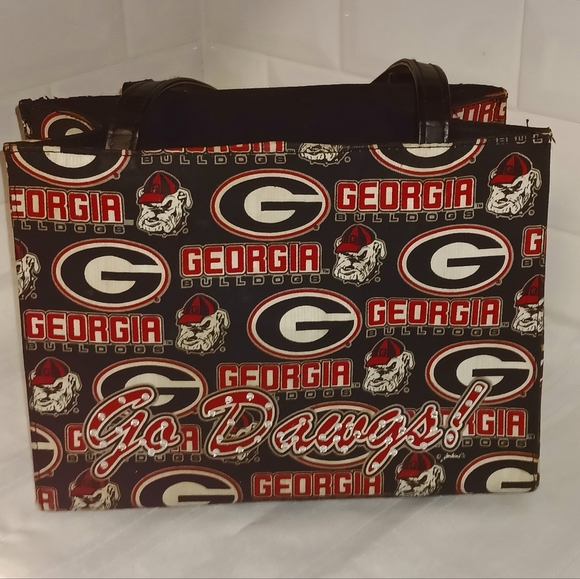 Georgia Bulldogs Bag Measurements 10.5" w x 7 3/4" Length. 8" depth. - Picture 7 of 7